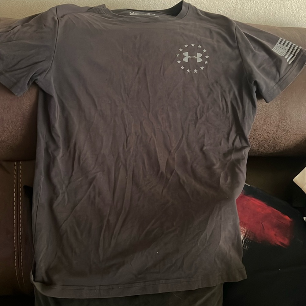 Under Armor Youth t shirt